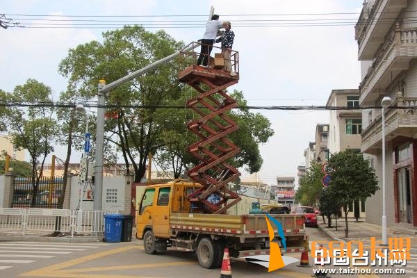 和平精英PC端外挂路桥蓬街：高清探头促安全驾驶