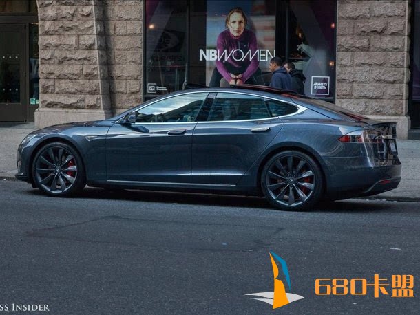 和平精英有什么辅助软件未来已经到来:特拉斯Autopilot自动辅助驾驶再升级