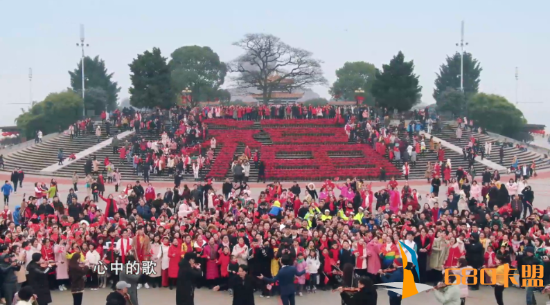 卡五星辅助水陆空快闪大联欢！橘子洲头万人合唱超燃“好有味”