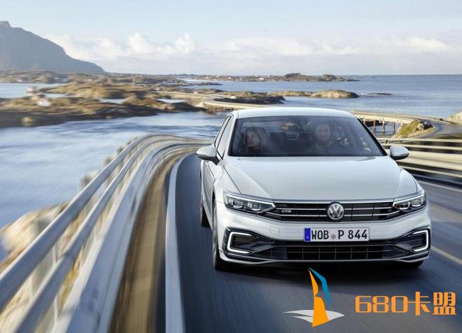 新款Passat GTE三厢版