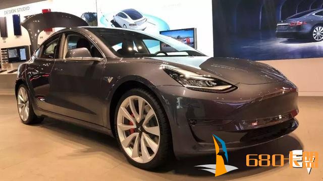 试驾特斯拉Model 3 高性能版，难以掩饰欣赏之情